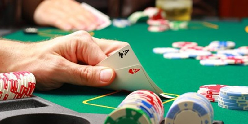 Cách Chơi Poker: Hướng Dẫn Chi Tiết Cho Người Mới Bắt Đầu 2 Anh trong bai 21 52