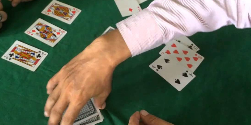 Hướng Dẫn Chia Bài Poker Chuyên Nghiệp 3 Anh trong bai 32 11